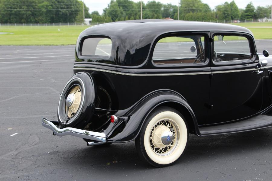 Детали экстерьера Ford V8 Deluxe Tudor Sedan (40/700) 1937 года  (фото 5 из 22)